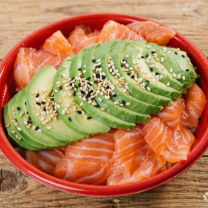 C2) CHIRASHI SAUMON AVOCAT