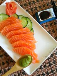 211)    sashimi saumon (9pcs)