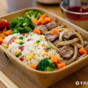 P1）Riz cantonais + bœuf aux oignons